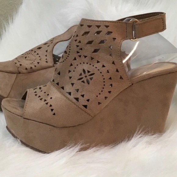 Platform Wedge Sandals - Picture 3 of 5